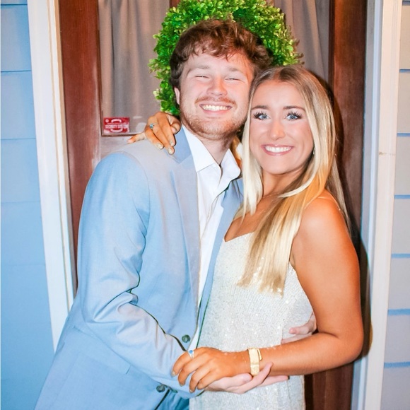 Meet your Posher, Kendall - Picture 1 of 1